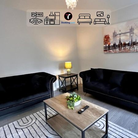 Spacious 4 Bedroom By Tara Stays Short Lets & Serviced Accommodation Aldershot With Free Wifi & Garden Zewnętrze zdjęcie