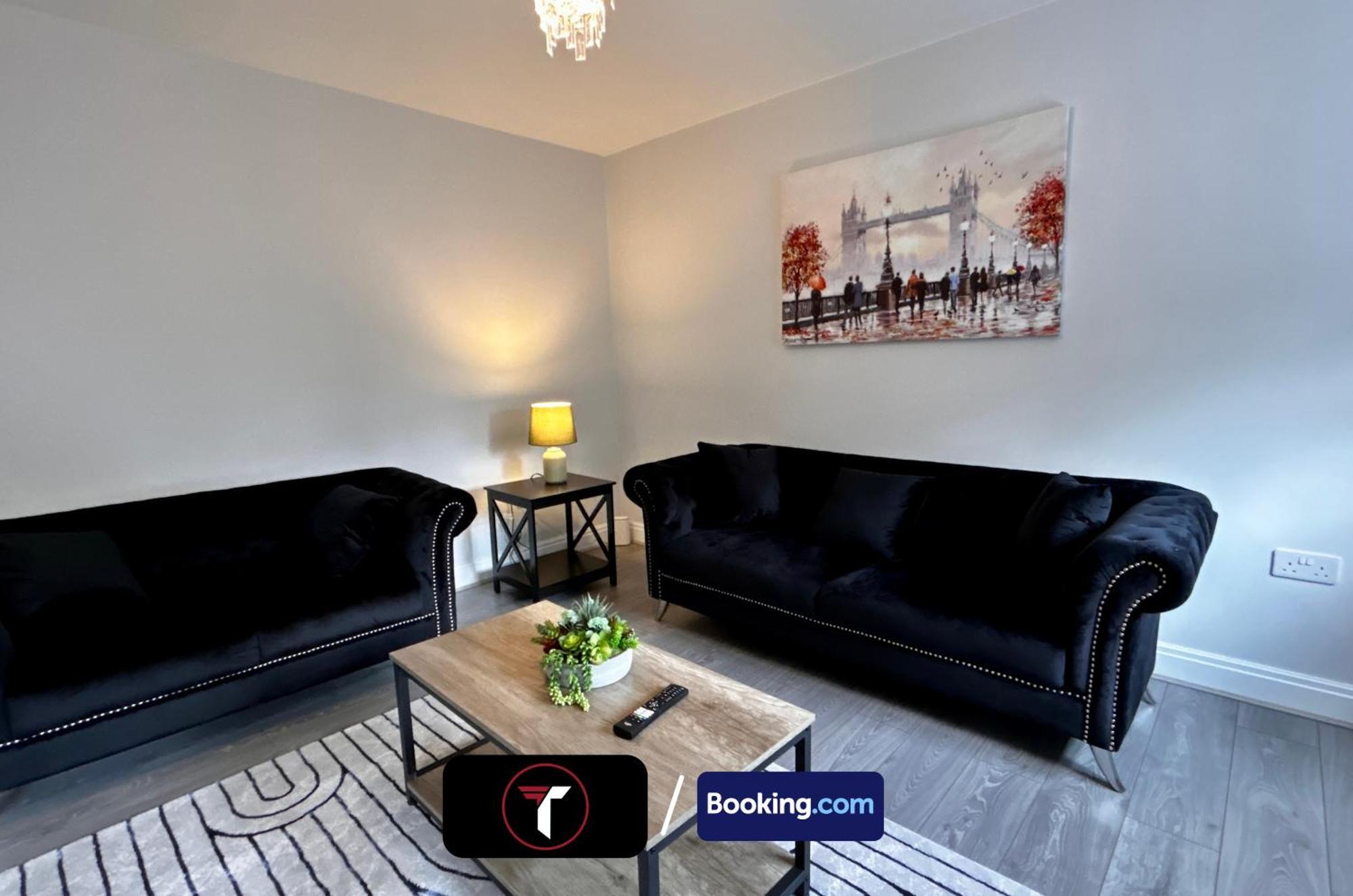 Spacious 4 Bedroom By Tara Stays Short Lets & Serviced Accommodation Aldershot With Free Wifi & Garden Zewnętrze zdjęcie