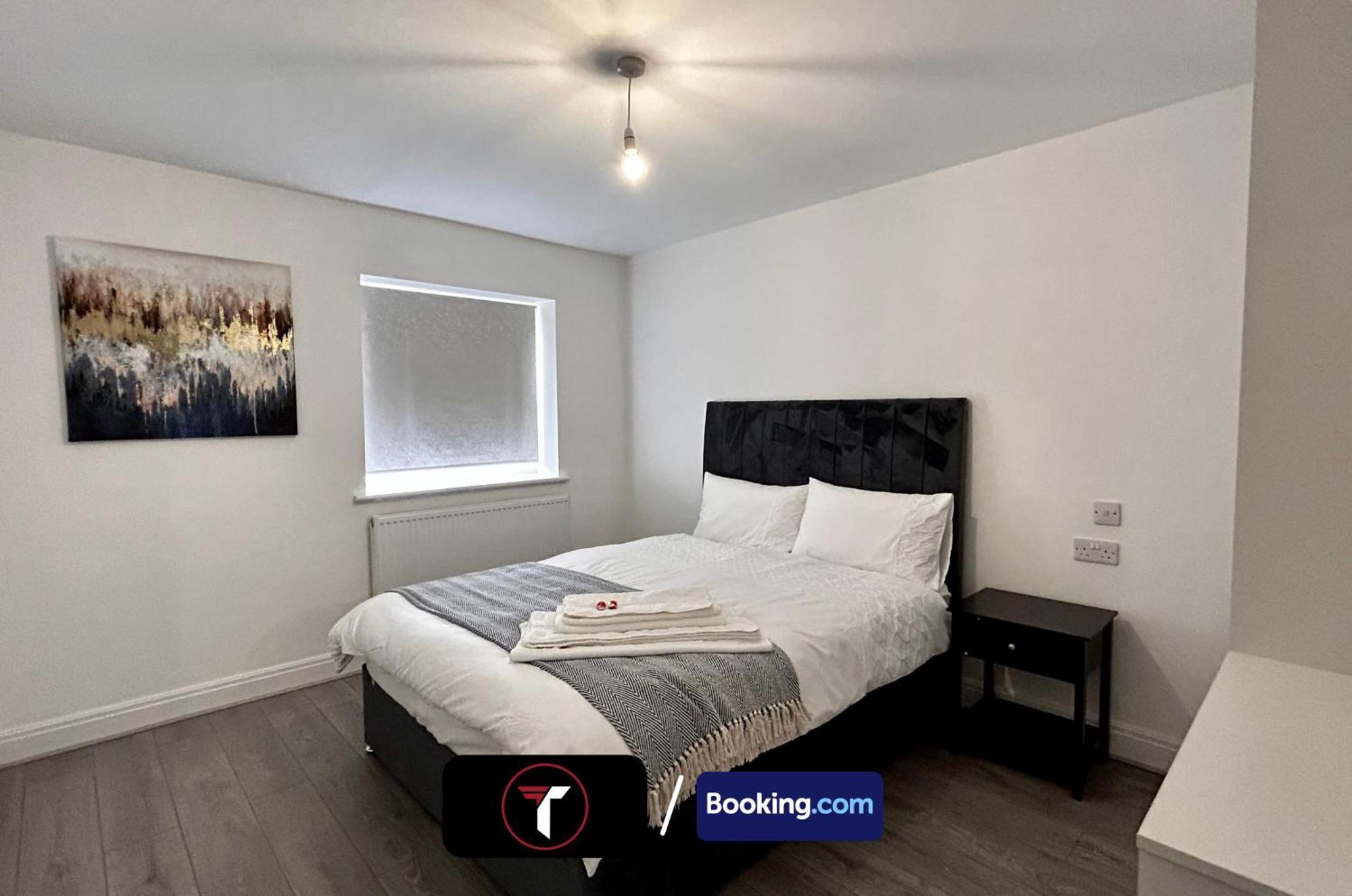 Spacious 4 Bedroom By Tara Stays Short Lets & Serviced Accommodation Aldershot With Free Wifi & Garden Zewnętrze zdjęcie