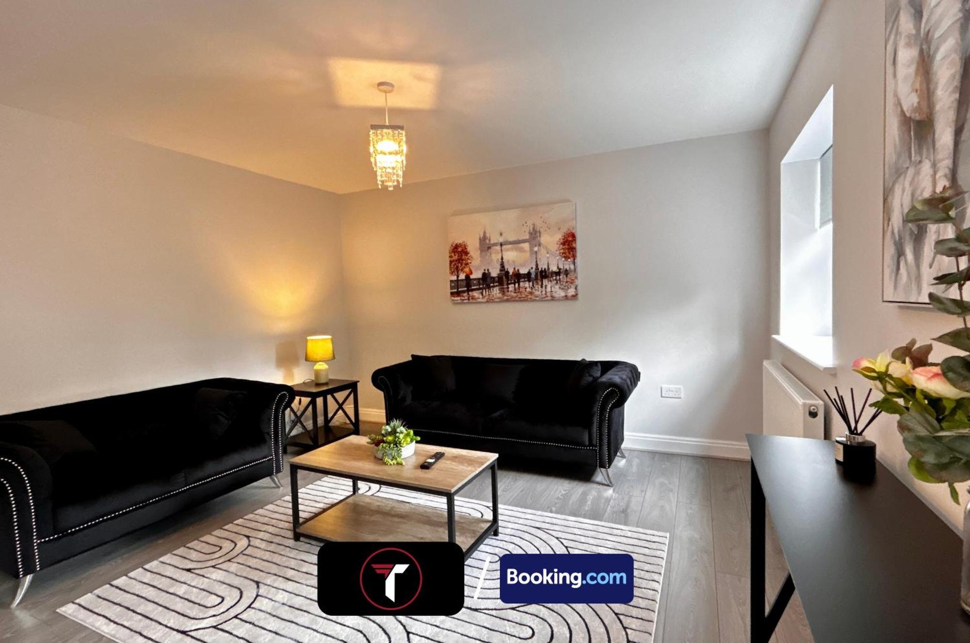 Spacious 4 Bedroom By Tara Stays Short Lets & Serviced Accommodation Aldershot With Free Wifi & Garden Zewnętrze zdjęcie