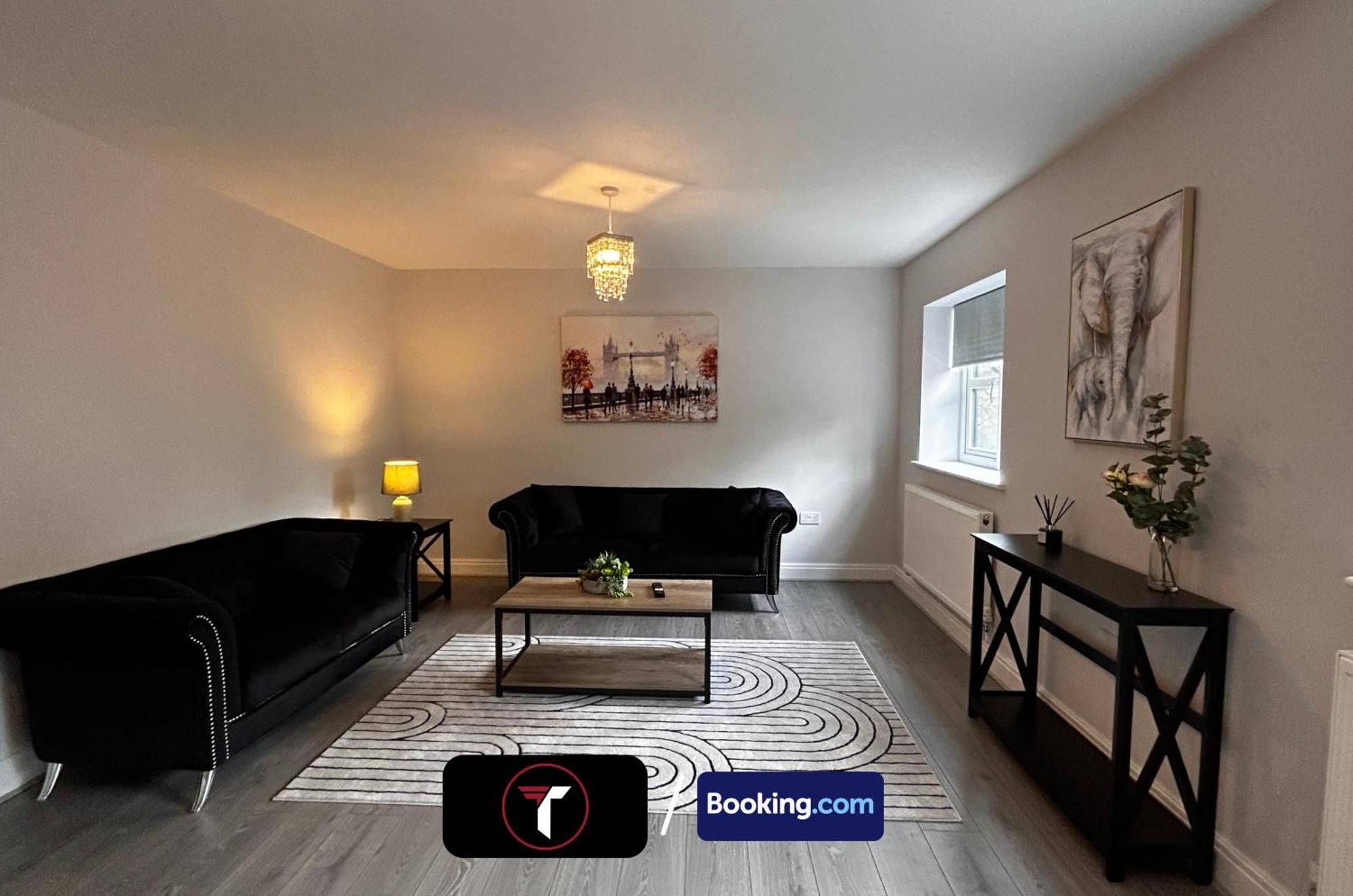 Spacious 4 Bedroom By Tara Stays Short Lets & Serviced Accommodation Aldershot With Free Wifi & Garden Zewnętrze zdjęcie