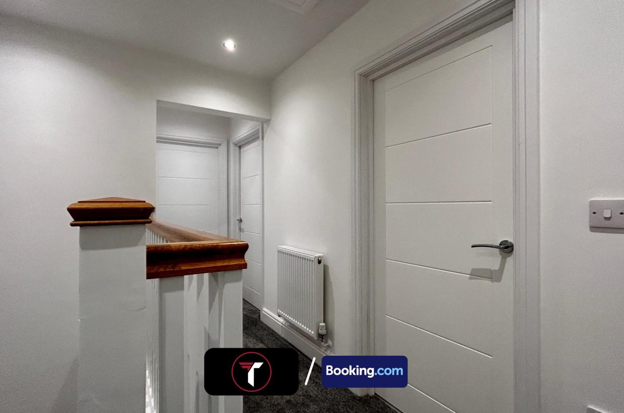 Spacious 4 Bedroom By Tara Stays Short Lets & Serviced Accommodation Aldershot With Free Wifi & Garden Zewnętrze zdjęcie